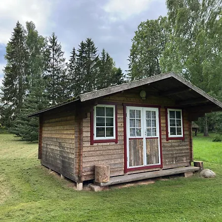 Muuseumi Suvemajad * Saatse